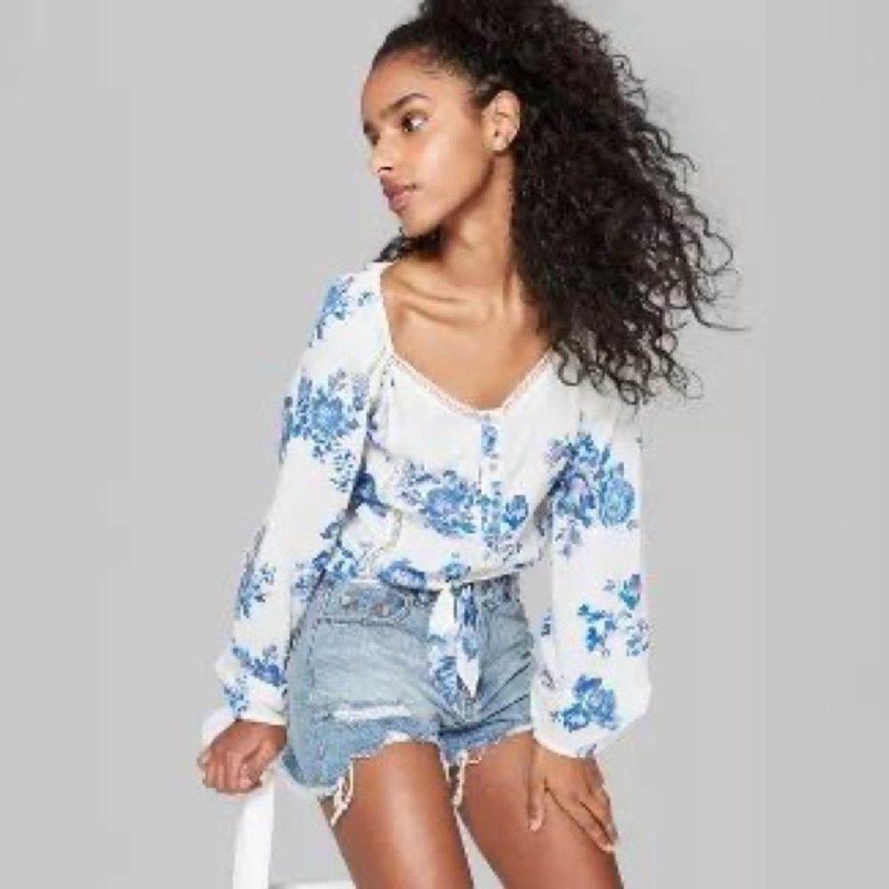 Wild fable Floral Blue and White Women's Top M